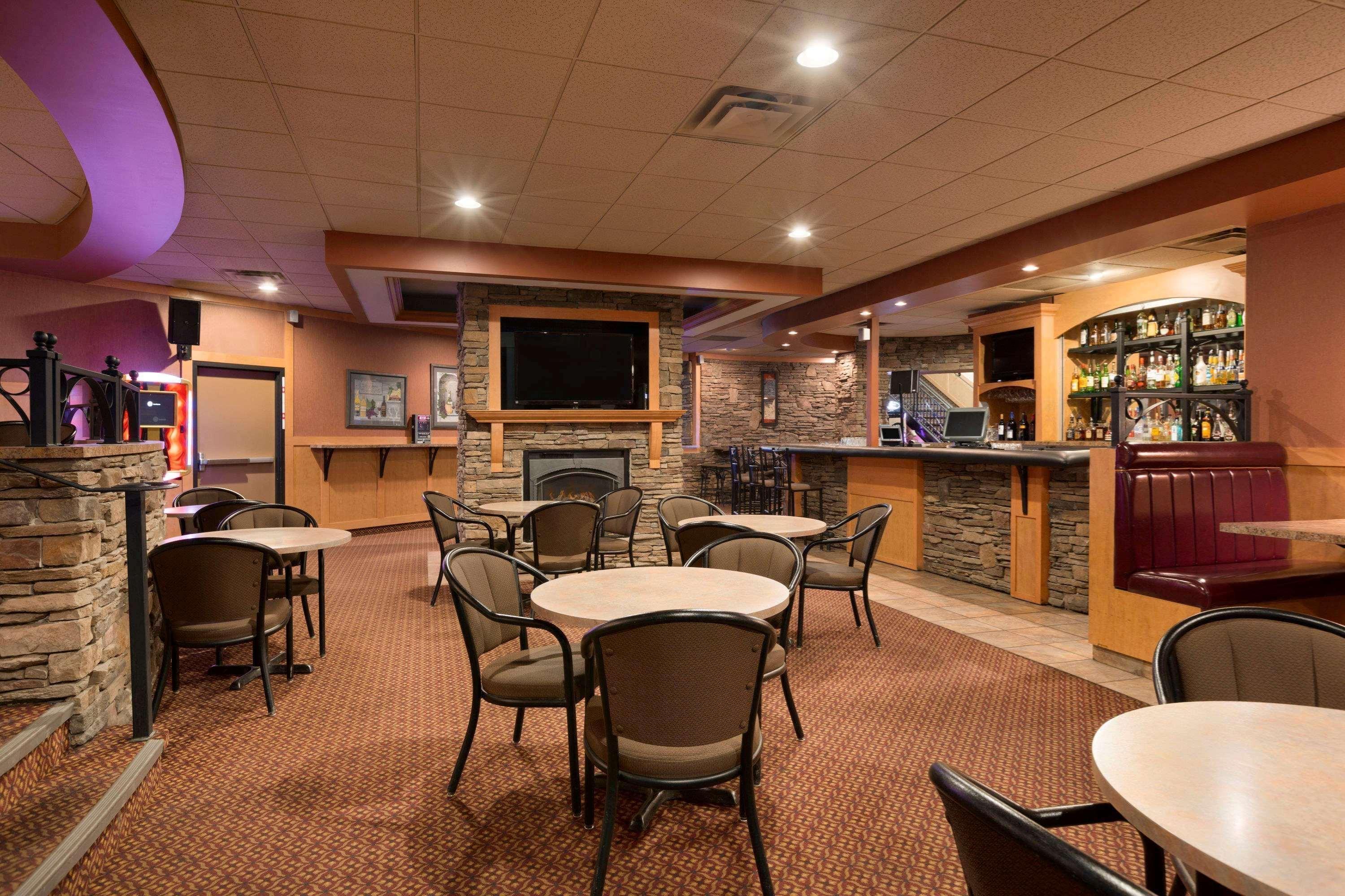 Border Inn & Suites Lloydminster Exterior photo